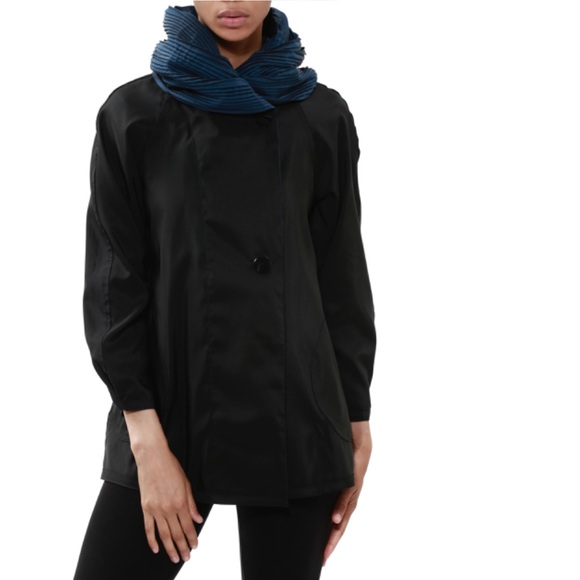 The “Mini” of the “DONATELLA”  classic reversible coat with pleated hood - Picture 1 of 16